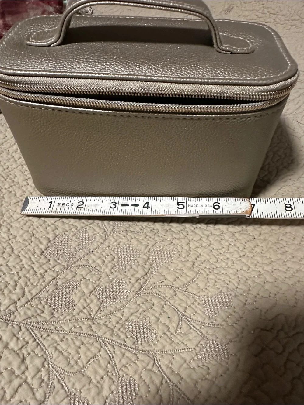 Bvlgari Vanity case Never worn Gold, Plastic Nee